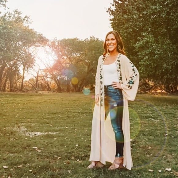 Embroidered floor length kimono - Picture 6 of 11